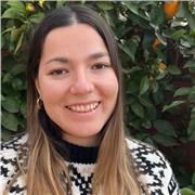 Soy una chica de 24 años, graduada en Educación Primaria con mención en Educación Especial. Doy clases a niños de primaria y ESO.